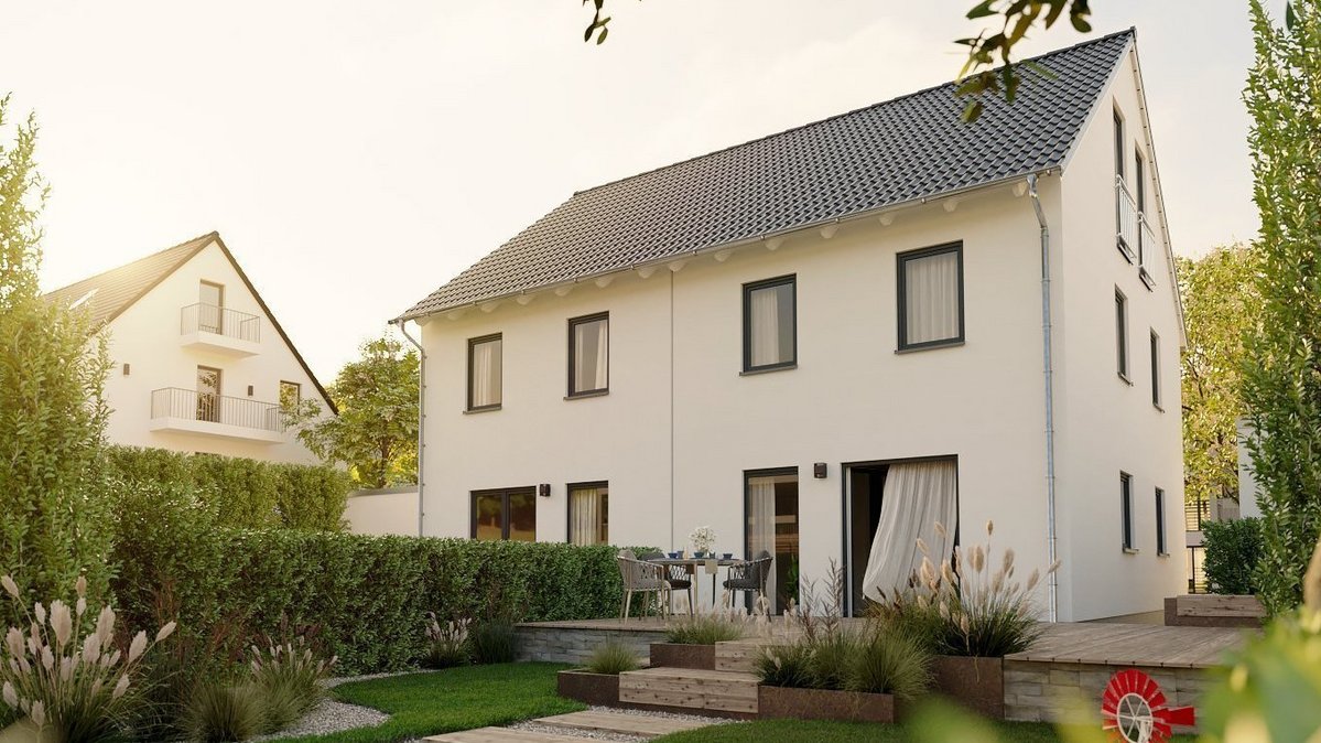 Modernes Mehrgenerationenhaus mit Satteldach, Terrasse, Garten und separaten Wohnbereichen.