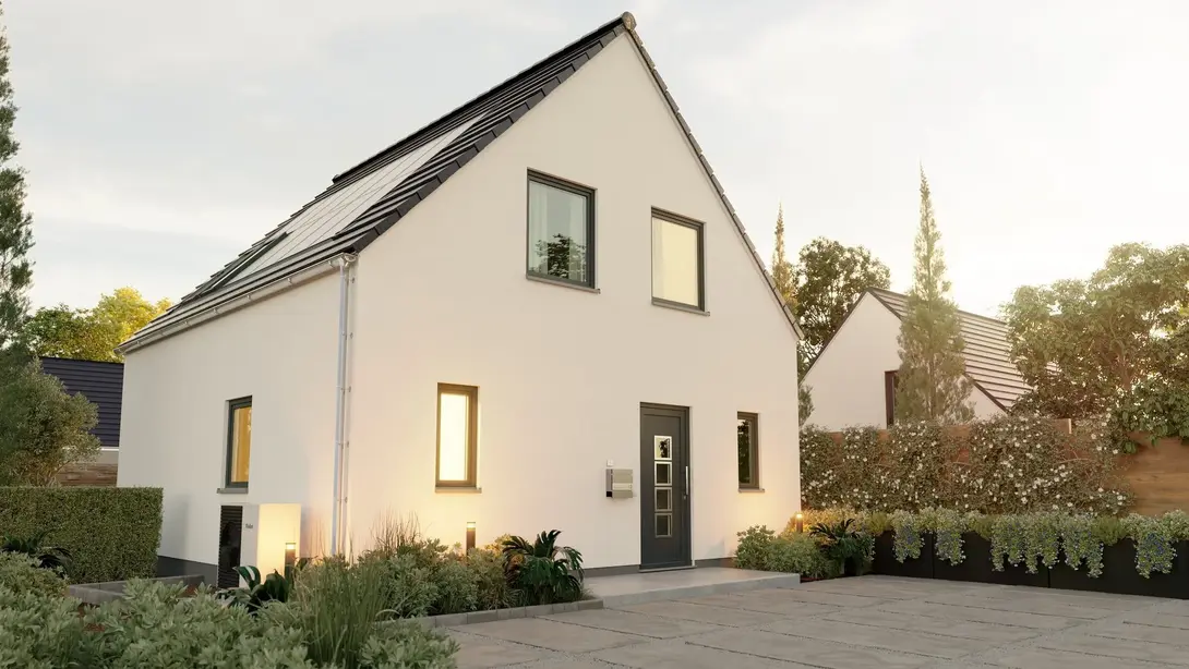 Modernes weißes Einfamilienhaus mit Satteldach und Photovoltaikanlage