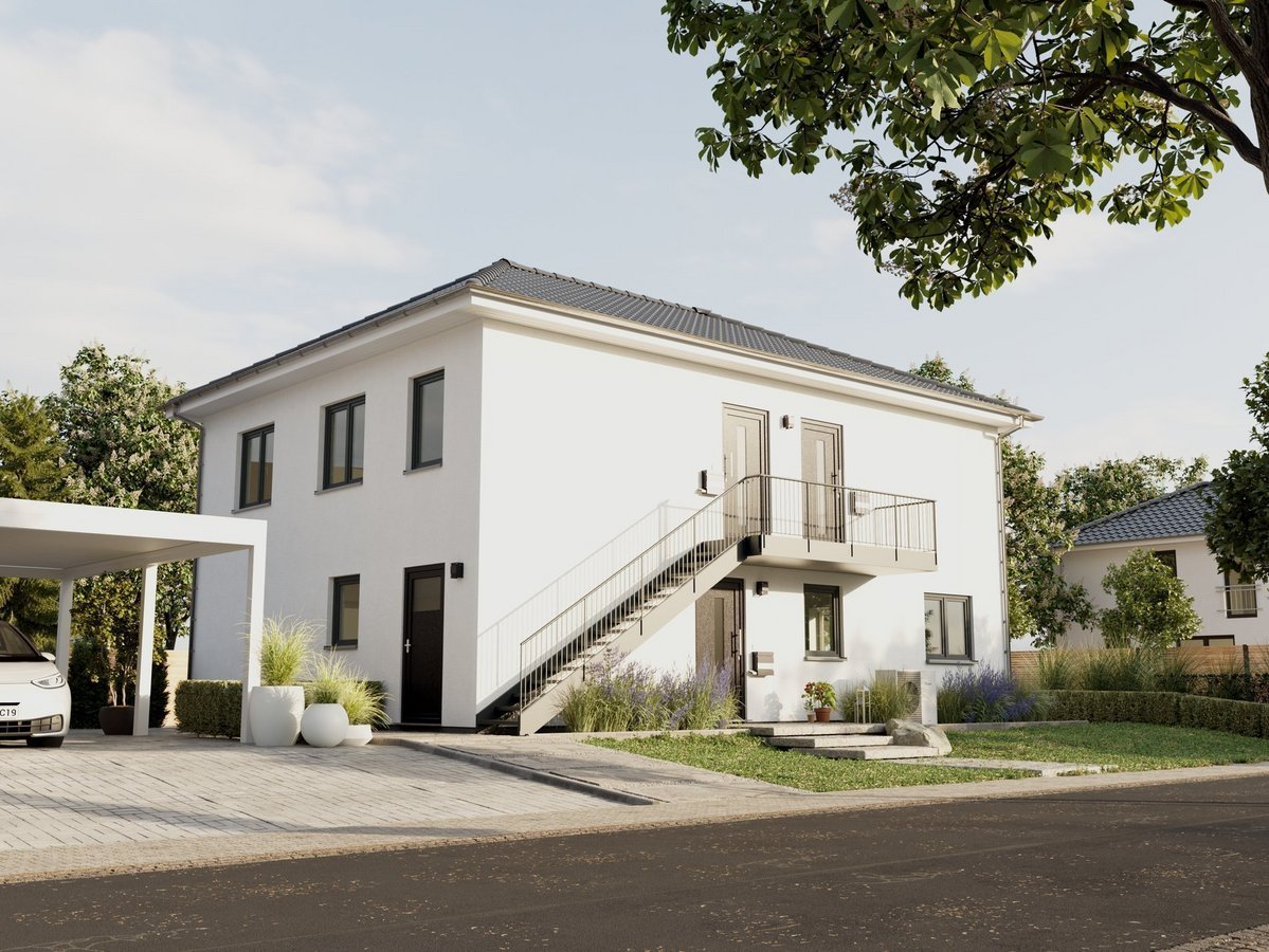 Modernes zweigeschossiges Mehrfamilienhaus mit Balkon, Außentreppe und Stellplätzen in ruhiger Wohnlage.
