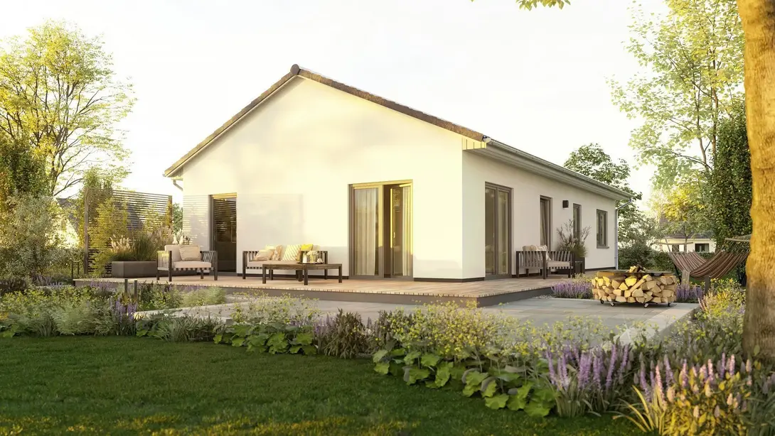 Moderner weißer Bungalow mit Satteldach und großzügiger Gartenterrasse