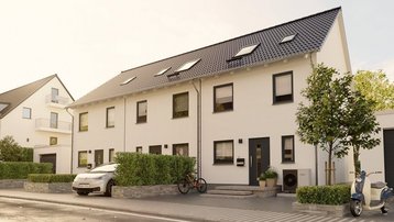 Moderne Reihenhäuser mit Satteldach, Dachfenstern und gepflegten Vorgärten