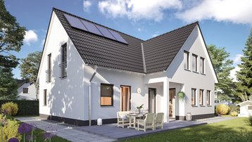 Modernes Einfamilienhaus mit zwei Satteldächern, Solarmodulen, Terrasse und Garten